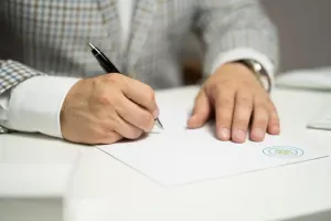 Jakie są zasady dotyczące przerwy w pracy na różnych stanowiskach?
